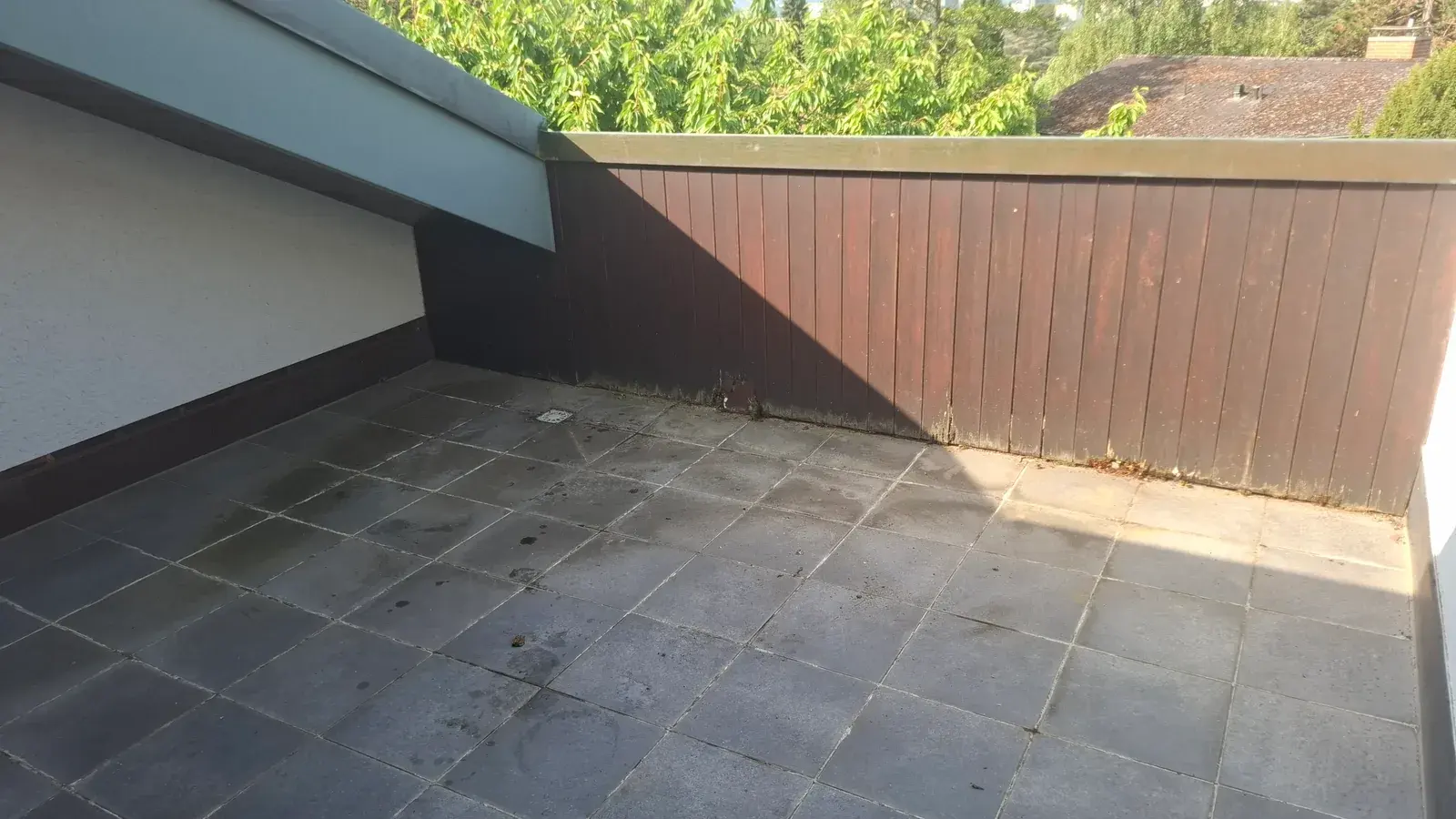 Balkon vor der Reinigung