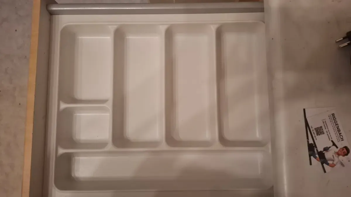 Besteckschublade nach der Detailreinigung
